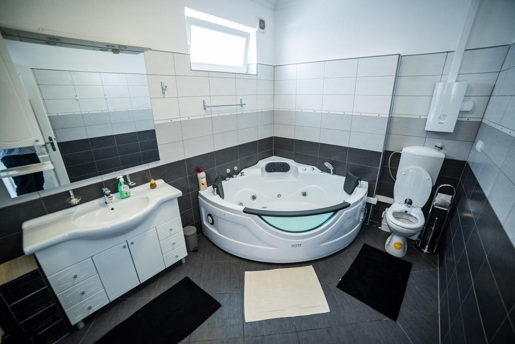 Suites Donna Bihać Exteriör bild